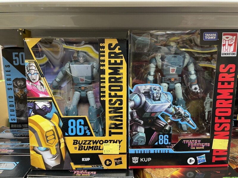 Buzzworthy Bumblebee Earthrise Cliffjumper And Studio Series Kup  (2 of 4)